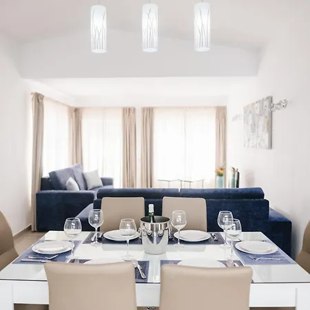 Villa Adeje Sleeps 6 With Pool *